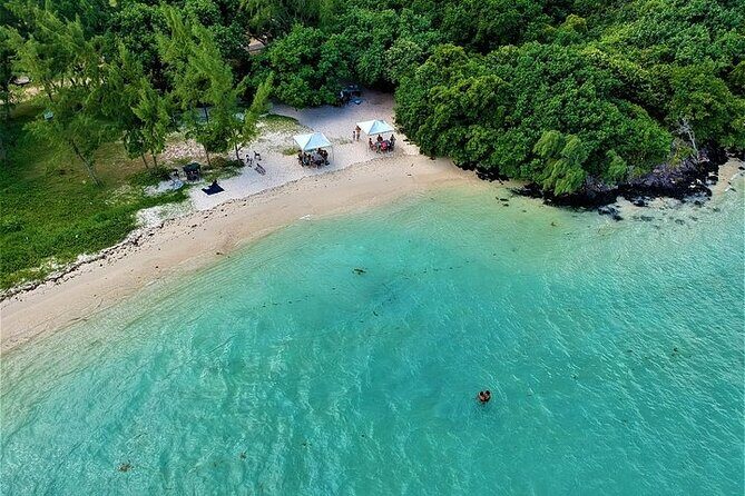 5 Islands Private Speedboat with Snorkeling Lunch and Drinks - Pointe d’Esny and the shipwreck story (Alblair/Dalblair)