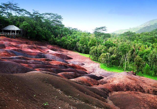 All Inclusive Full Day Tour: Chamarel Rhumrie,7-Coloured & Lunch - A tightly packed south-coast day that starts right at 8:00