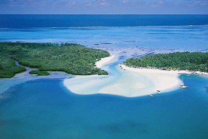 Full-Day At Ile Aux Cerf: Speed Boat, GRSE, Lunch On A Private Island & Transfer - GRSE Waterfalls by boat: where land and sea meet