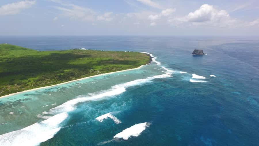 Full Day Catamaran Luxury Cruise to Northern Islands w Lunch - Ilot Gabriel: after-lunch island time
