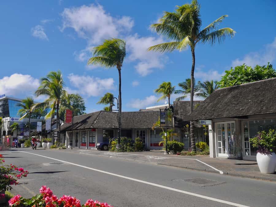 Grand Baie: Coastal Cuisine & Culture Walking Tour - Stop 1: Street Food at a Local Café (20 Minutes)