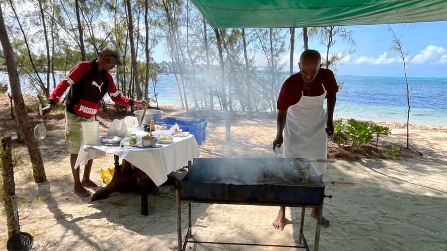 Mauritius 5 Islands Hopping Tours - PRIVATE BOAT - Snorkeling session and the beach BBQ payoff