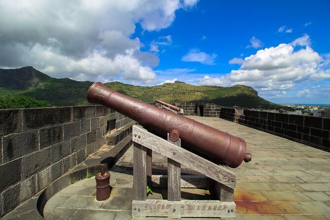 Mauritius City Tour, ALL INCLUSIVE Day Trip, Private SUV Car with Guide - A smooth Port Louis day starts with private SUV comfort