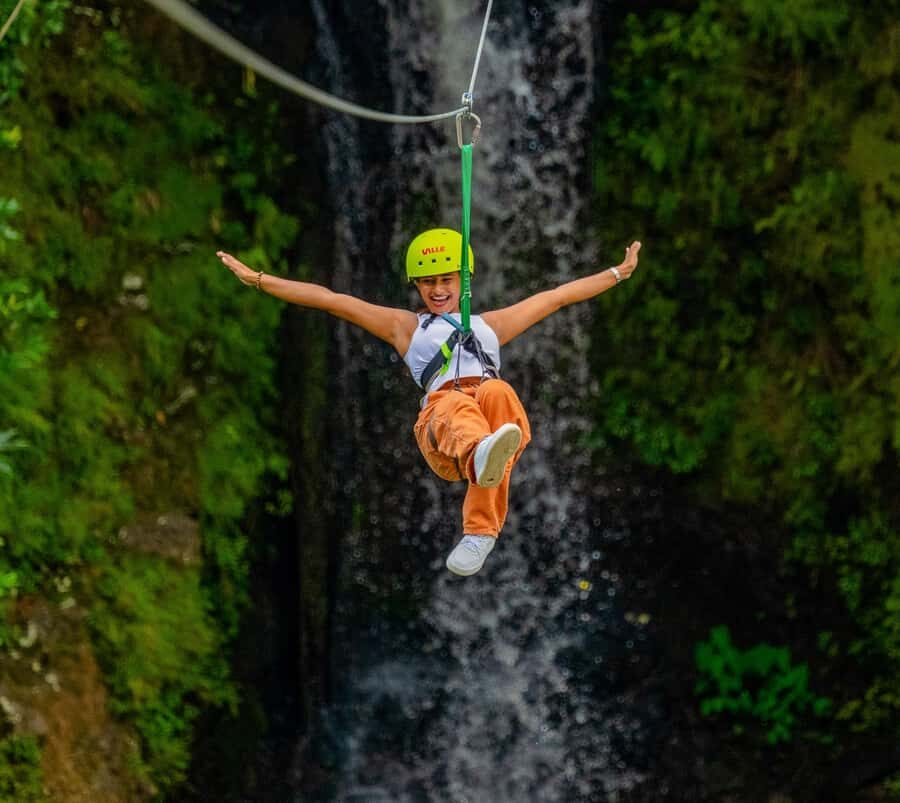 Mauritius: Vallé Advenature Park: Waterfall Zipline - The waterfall zipline run: from clip-in to panoramic views