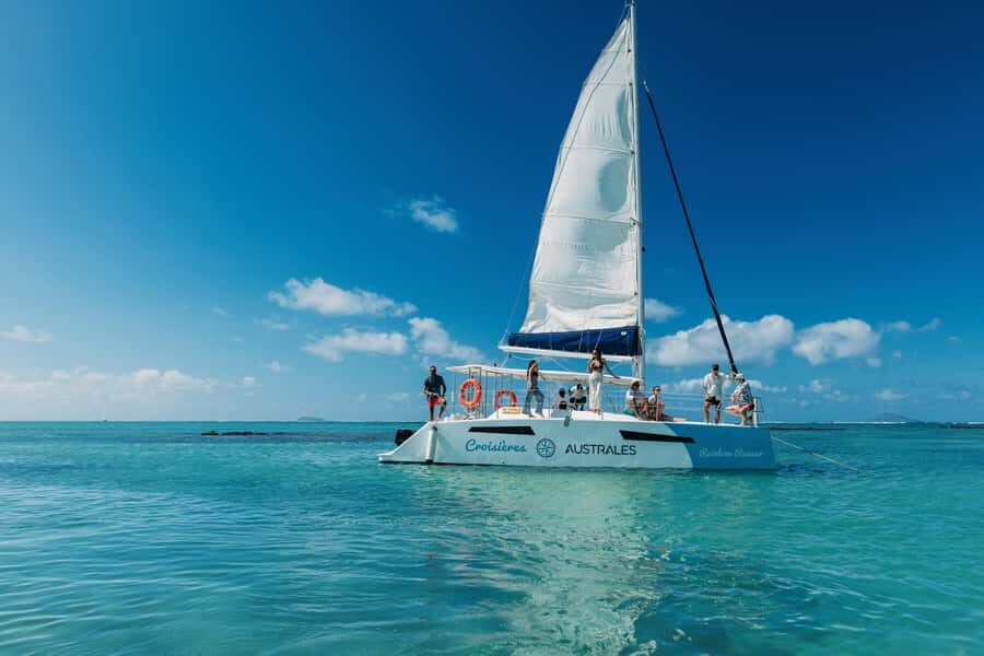 North East of Mauritius: Catamaran Cruise w/ BBQ Lunch - Morning water time at L’ile d’Ambre: snorkel help and mangrove calm