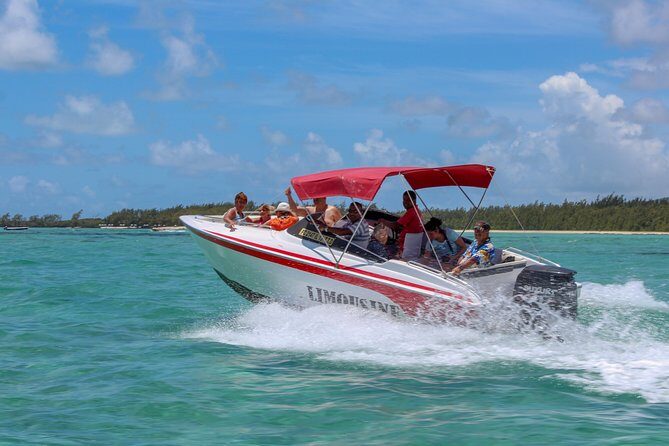 Private speed boat to ile aux cerfs - Price and value: $450 for a private group up to four