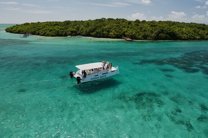 SouthEast Lagoon Discovery on shared basis on a Power Catamaran - The boat and the feel on board (Nautitech 40 Open, calm pace)