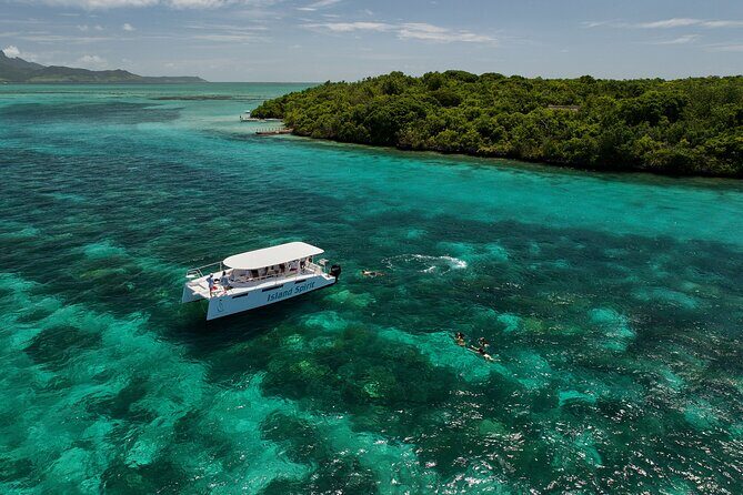SouthEast Lagoon Discovery on shared basis on a Power Catamaran - Lunch and drinks on board: real value, not just a snack