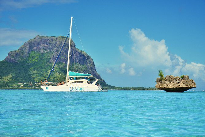 WEST : OCÉANE Private full day cruise to Ile aux Benitiers - Food, drinks, and the crew that runs the show